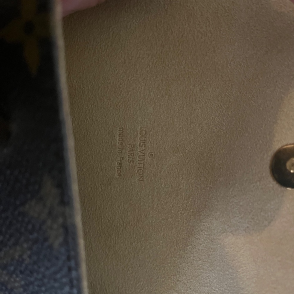 Louis Vuitton - Picture 4 of 6